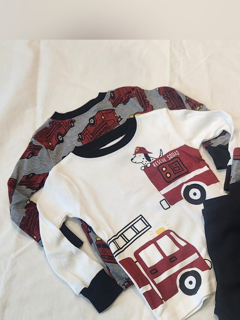 🆕️ Carter’s 4 piece Firetruck 100% cotton pajamas set, 18 month's Pajama